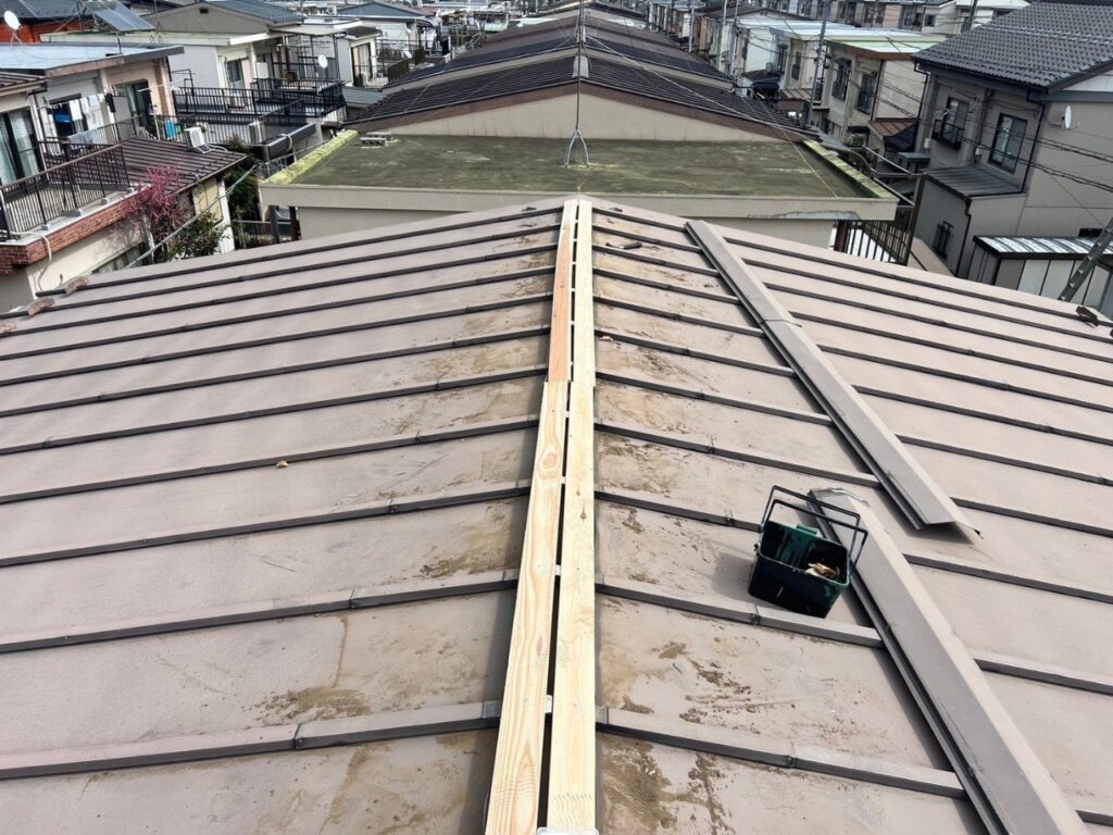 スレート屋根の補修と棟まわり確認の施工写真