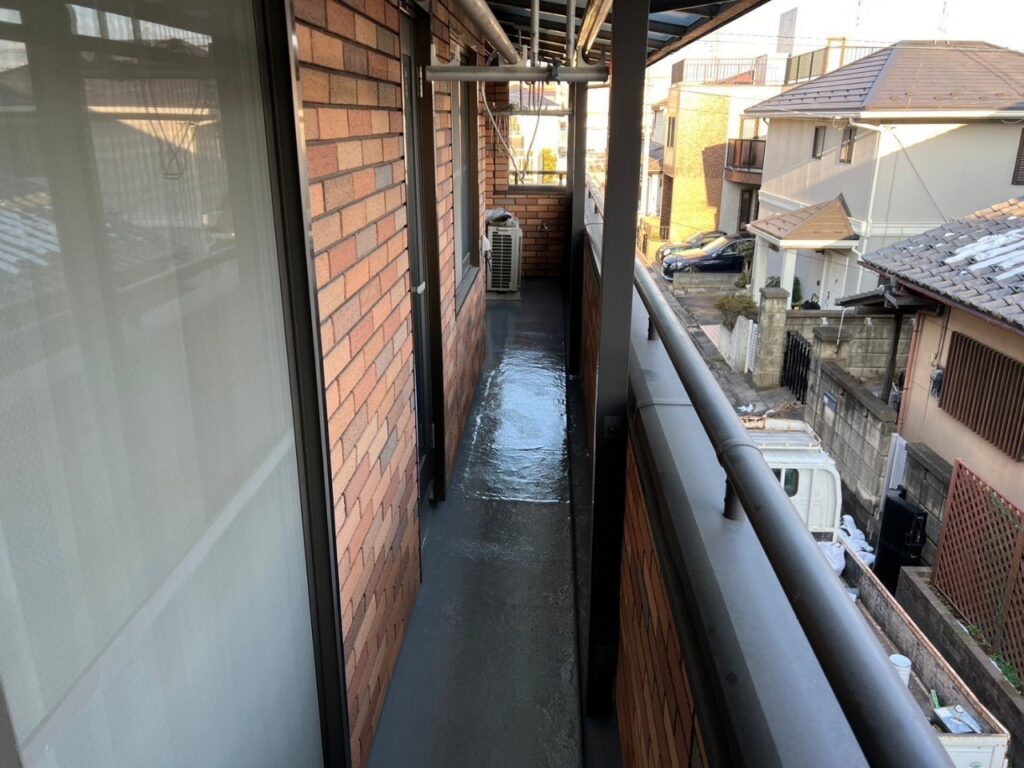 ベランダ防水とサッシ下・排水まわり補修の施工写真